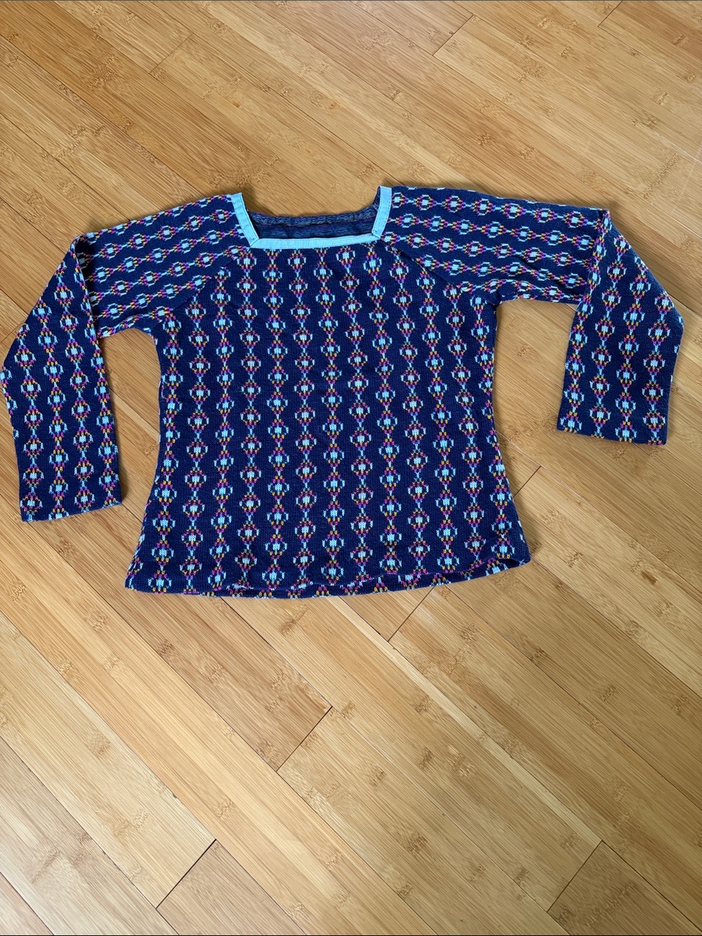 Vintage Navy Geometric Long-Sleeve Knit Short Tunic with Light Blue Trim -